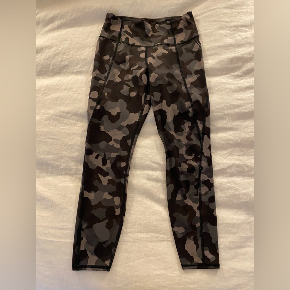 Athleta lightning camo 7/8 tight